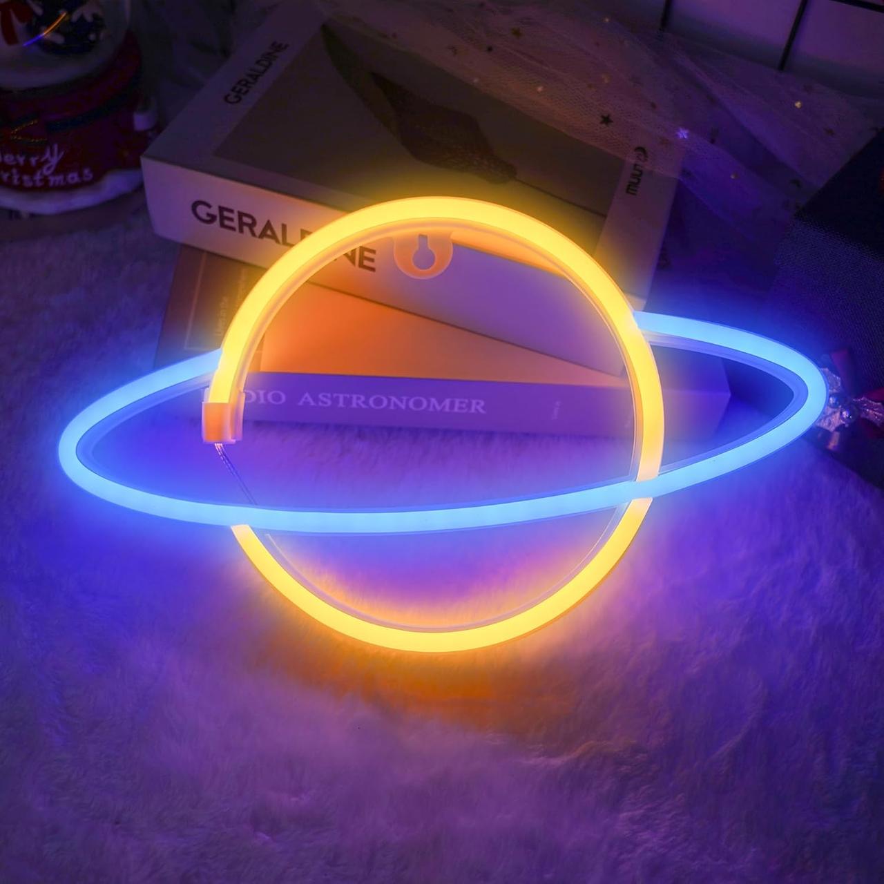 Неоновый светильник настенный Планета на батарейках/USB 28,5х28,5 см Желто-синий (2692422727)