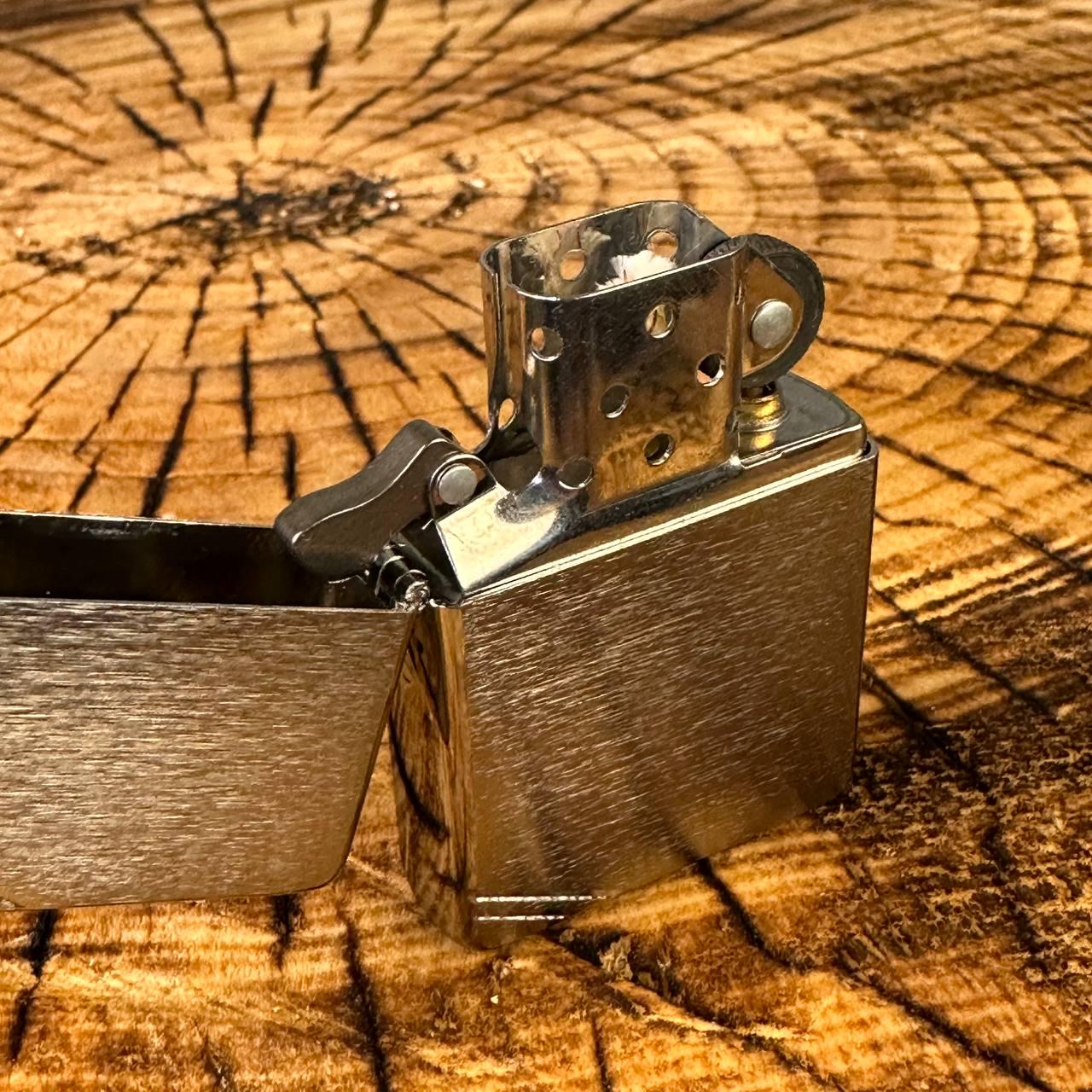 Зажигалка бензиновая ZIPPO Brushed Chrome хромированная - фото 3 Зажигалка бензиновая ZIPPO Brushed Chrome хромированная - фото 3