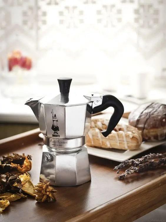 Гейзерная кофеварка Bialetti Moka Express 6 чашек 270 мл - фото 5