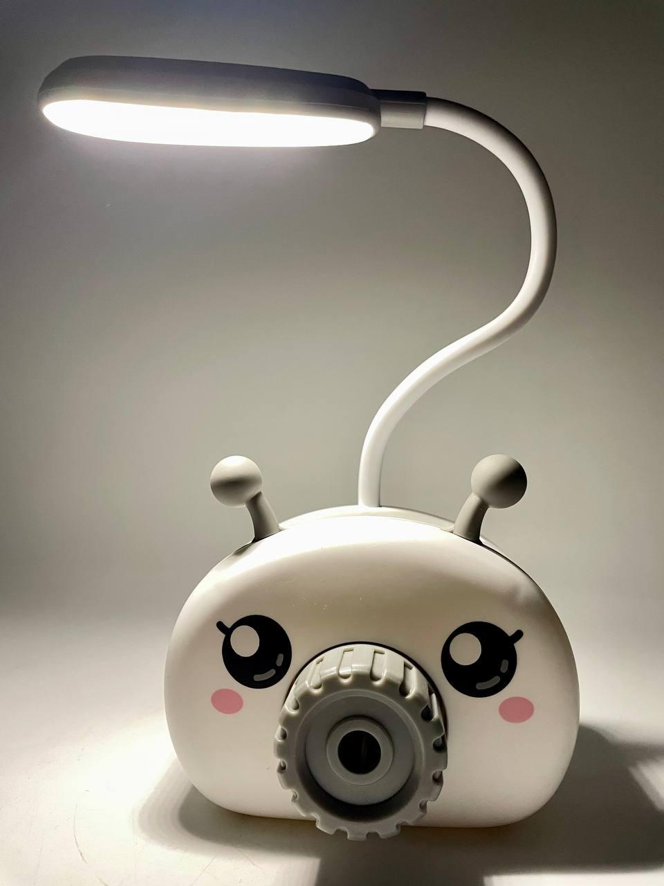 Лампа настольная с точилкой и подставкой к телефону (2419228667) Лампа настольная с точилкой и подставкой к телефону (2419228667)