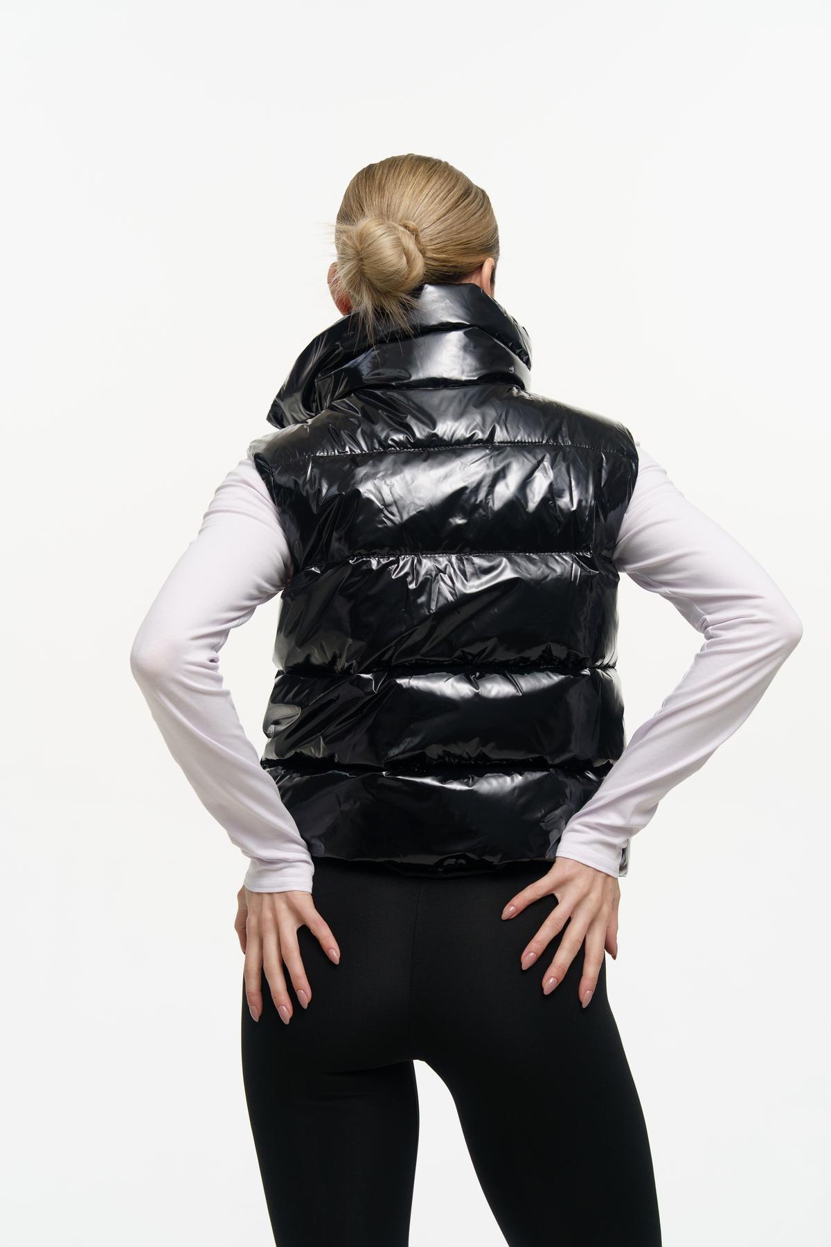 Жилетка жіноча укорочена Intruder Lola з утепленням XS-S Чорний глянець (1343916509/1/1) - фото 4 Жилетка жіноча укорочена Intruder Lola з утепленням XS-S Чорний глянець (1343916509/1/1) - фото 4