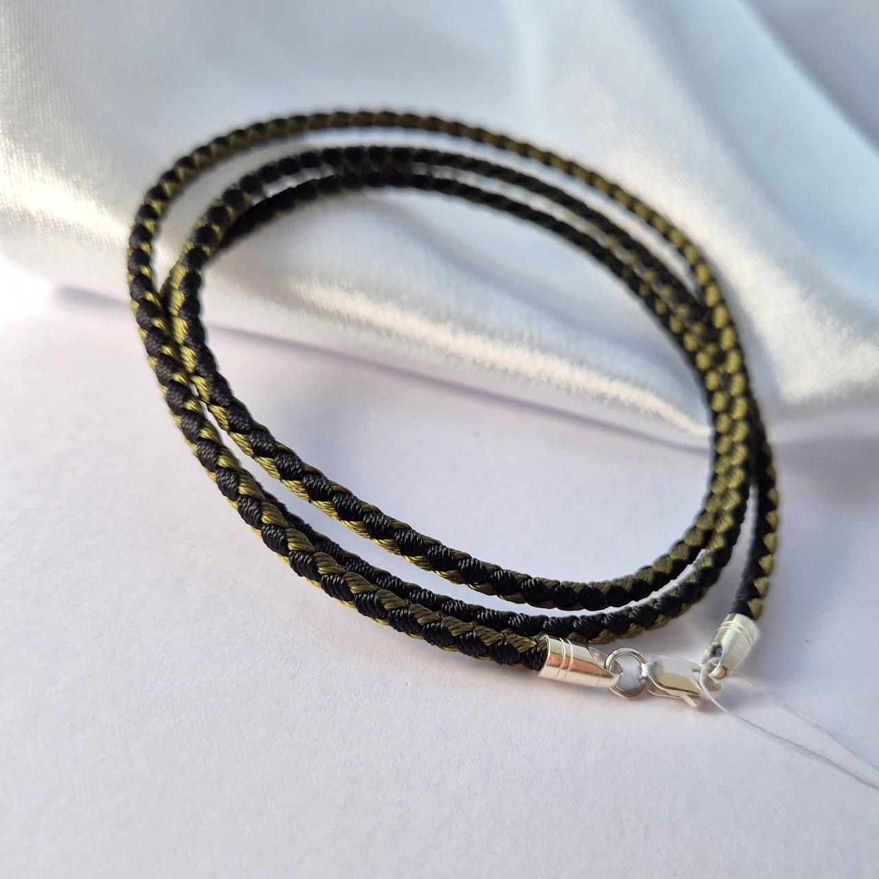 Шнурок на шею шелковый 2,5 мм 55 см 925 пробы 1,30 г (43003) Шнурок на шею шелковый 2,5 мм 55 см 925 пробы 1,30 г (43003)