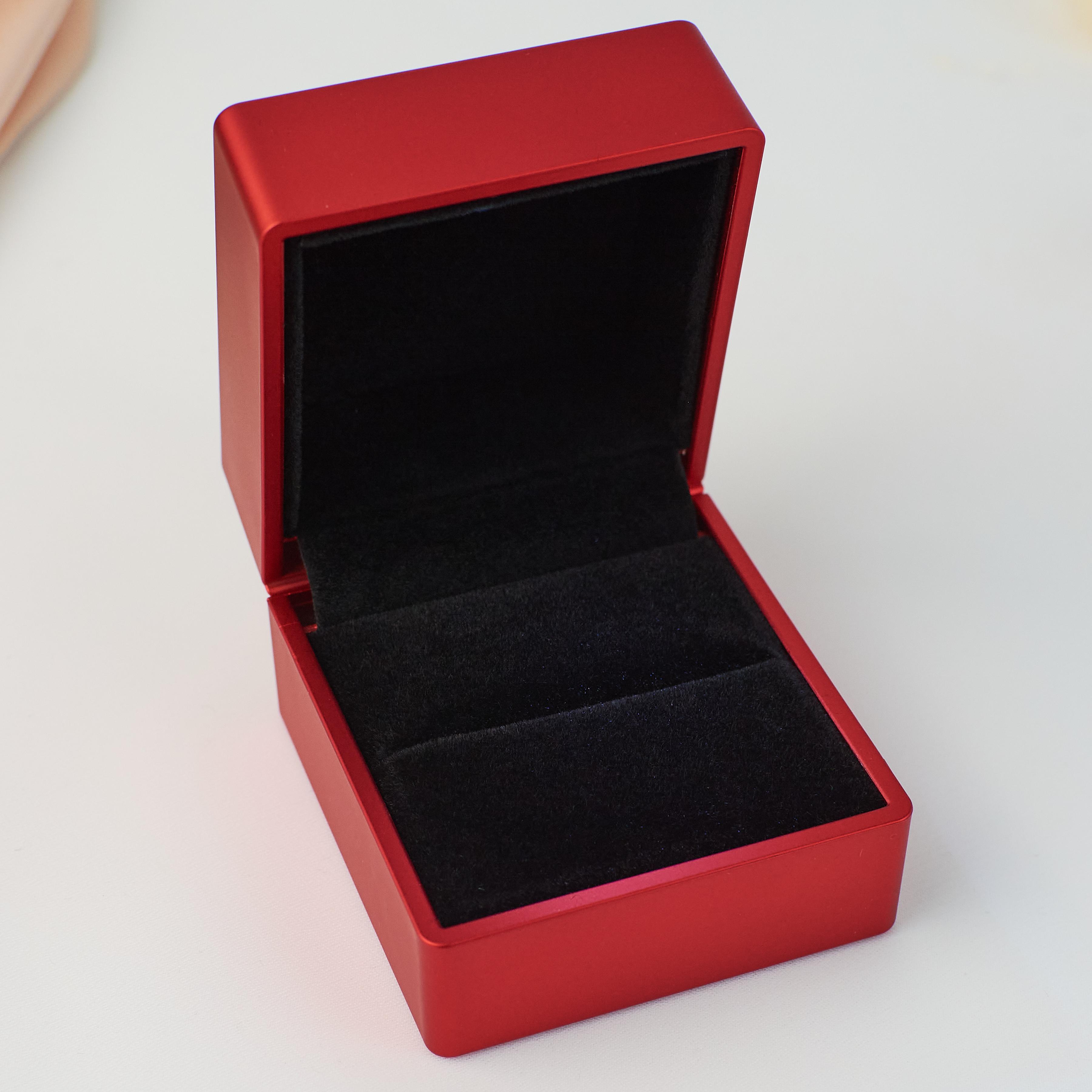 Коробочка для кольца HIGHGATE с подсветкой Red (1907180030) Коробочка для кольца HIGHGATE с подсветкой Red (1907180030)