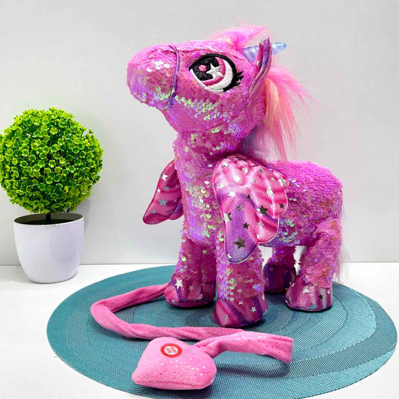 М'яка іграшка інтерактивна Казкова конячка-єдиноріг/повідець/звук/світло Рожевий (M 6202 I UA) - фото 1 М'яка іграшка інтерактивна Казкова конячка-єдиноріг/повідець/звук/світло Рожевий (M 6202 I UA) - фото 1