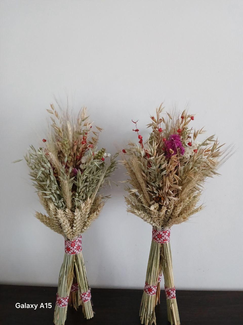 Дидух рождественский из колосья пшеницы/льна и овса на трех ножках 40-45 см с лентой вышиванкой Красный (2822643174) - фото 6