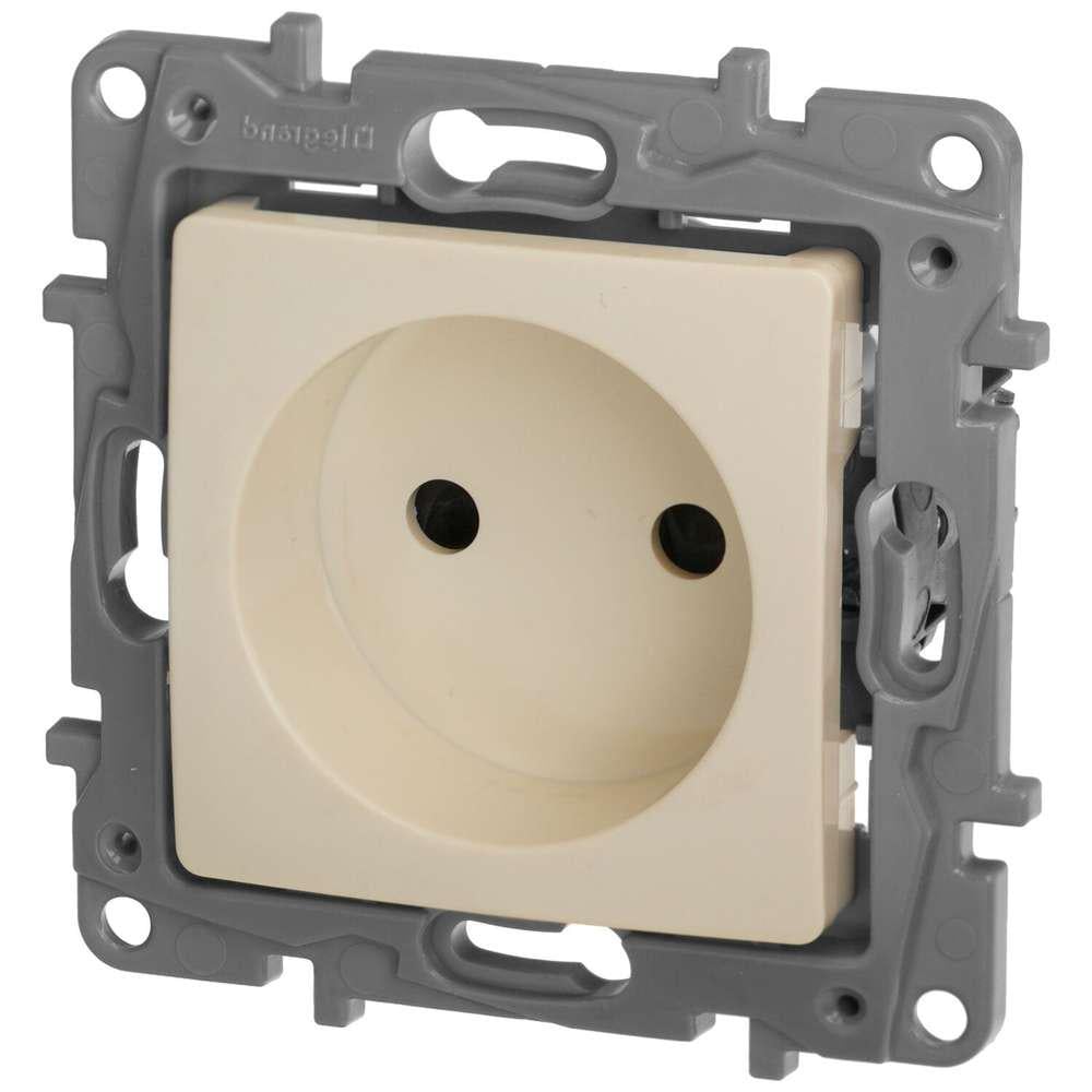 Розетка 220В Legrand 672334 Etika пластикова без заземлення без захисної кришки зі шторками для врізного монтажу Слонова кістка