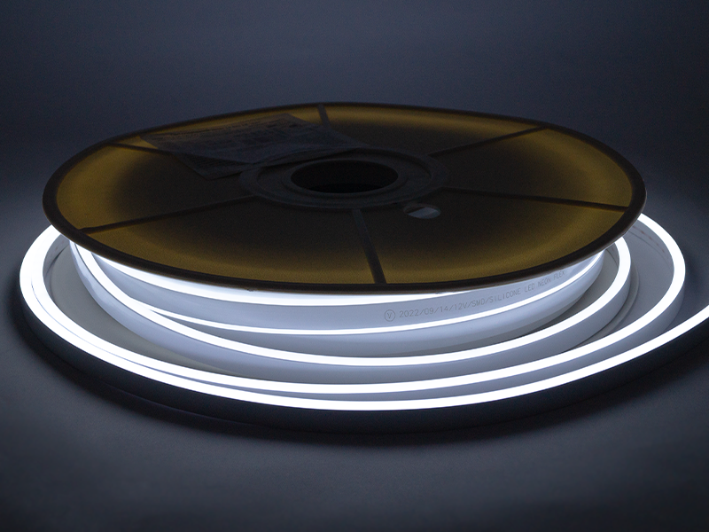 Неон світлодіодний AVT 54-CW 6x12 мм 2835 120 LED 12V 13 Вт/м IP65 10000-11000К (8846) - фото 2 Неон світлодіодний AVT 54-CW 6x12 мм 2835 120 LED 12V 13 Вт/м IP65 10000-11000К (8846) - фото 2