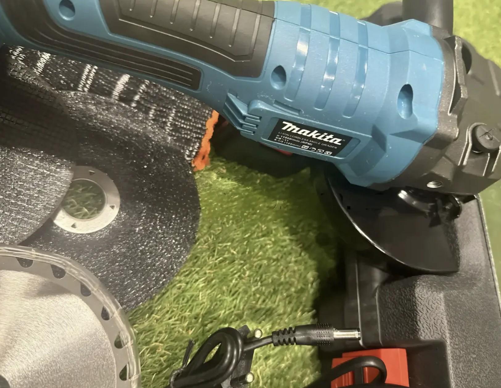 Болгарка акумуляторна кутова DGA554 48V 6 Аh безщітковий двигун комплект з 4 дисками Чорний (57) - фото 6