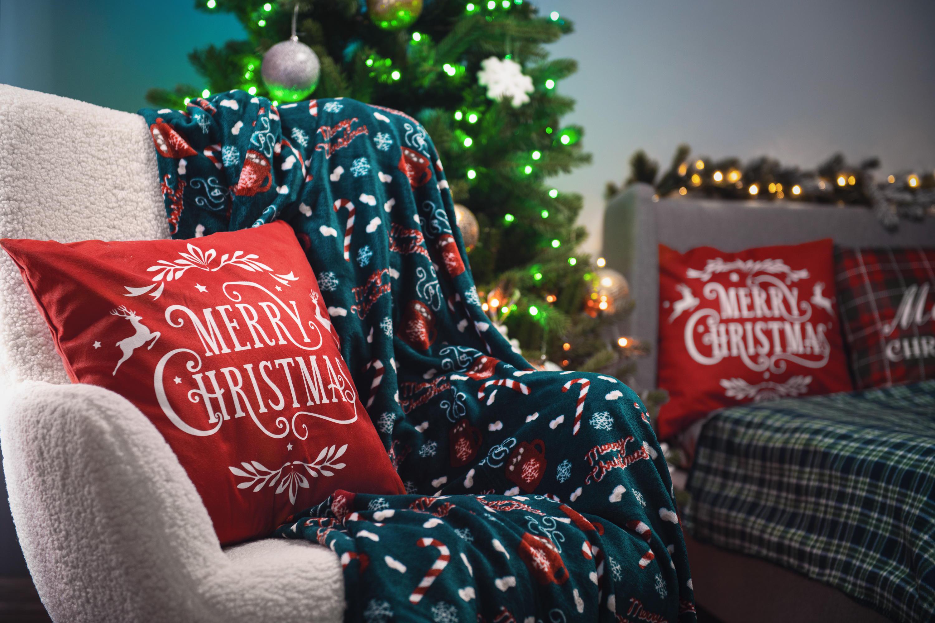 Подушка Ardesto Happy Holidays 45х45 см Червоний (ART1032HR) - фото 4 Подушка Ardesto Happy Holidays 45х45 см Червоний (ART1032HR) - фото 4