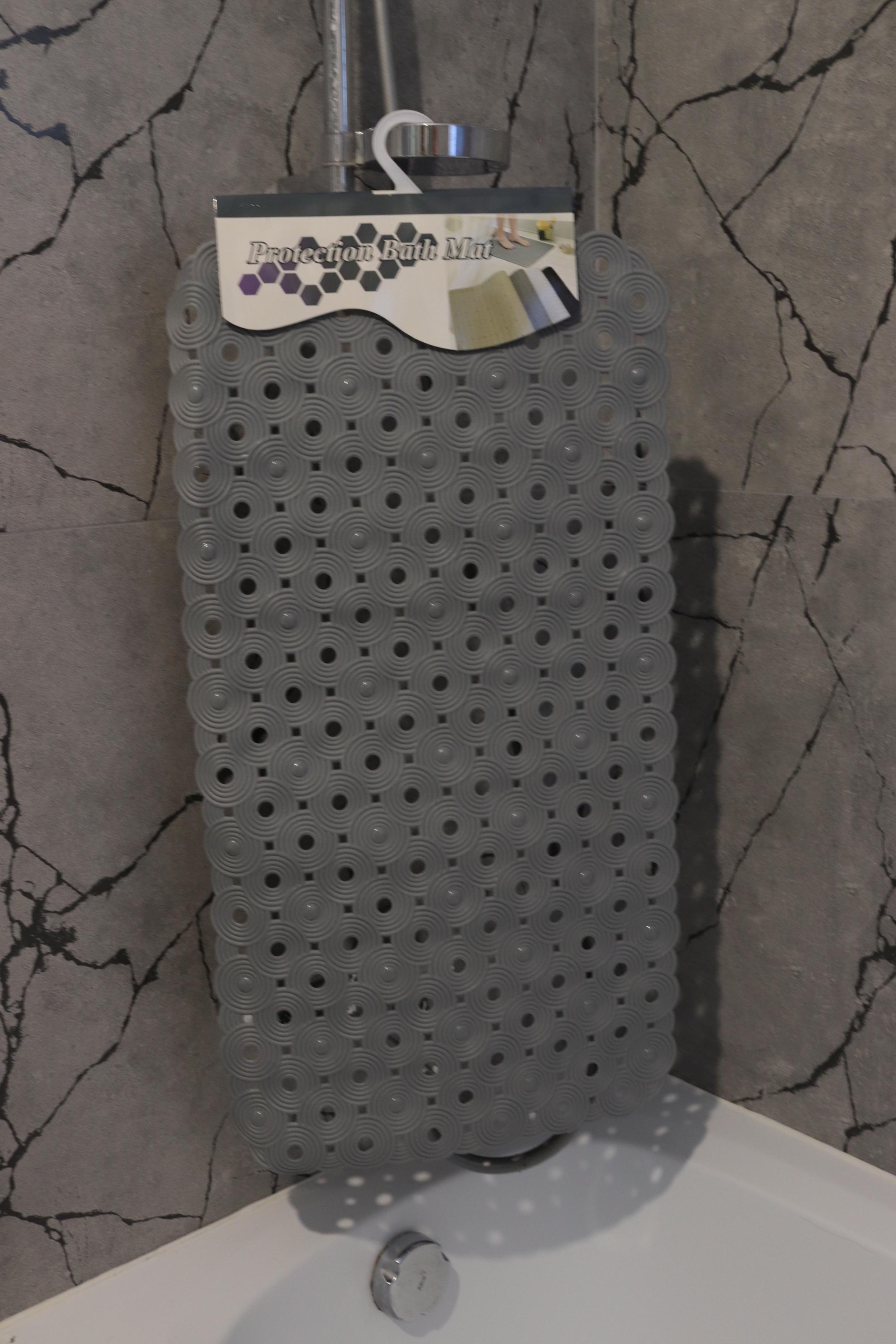 Килимок антиковзький Circle у ванну на присосках 69x37 см Сірий (1806/grey) - фото 3 Килимок антиковзький Circle у ванну на присосках 69x37 см Сірий (1806/grey) - фото 3