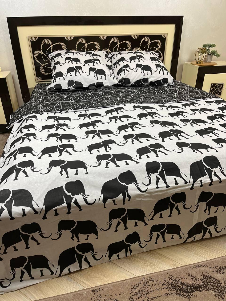 Комплект постільної білизни Слони 200х220 см євро бавовняний 70х70 см Чорний з білим