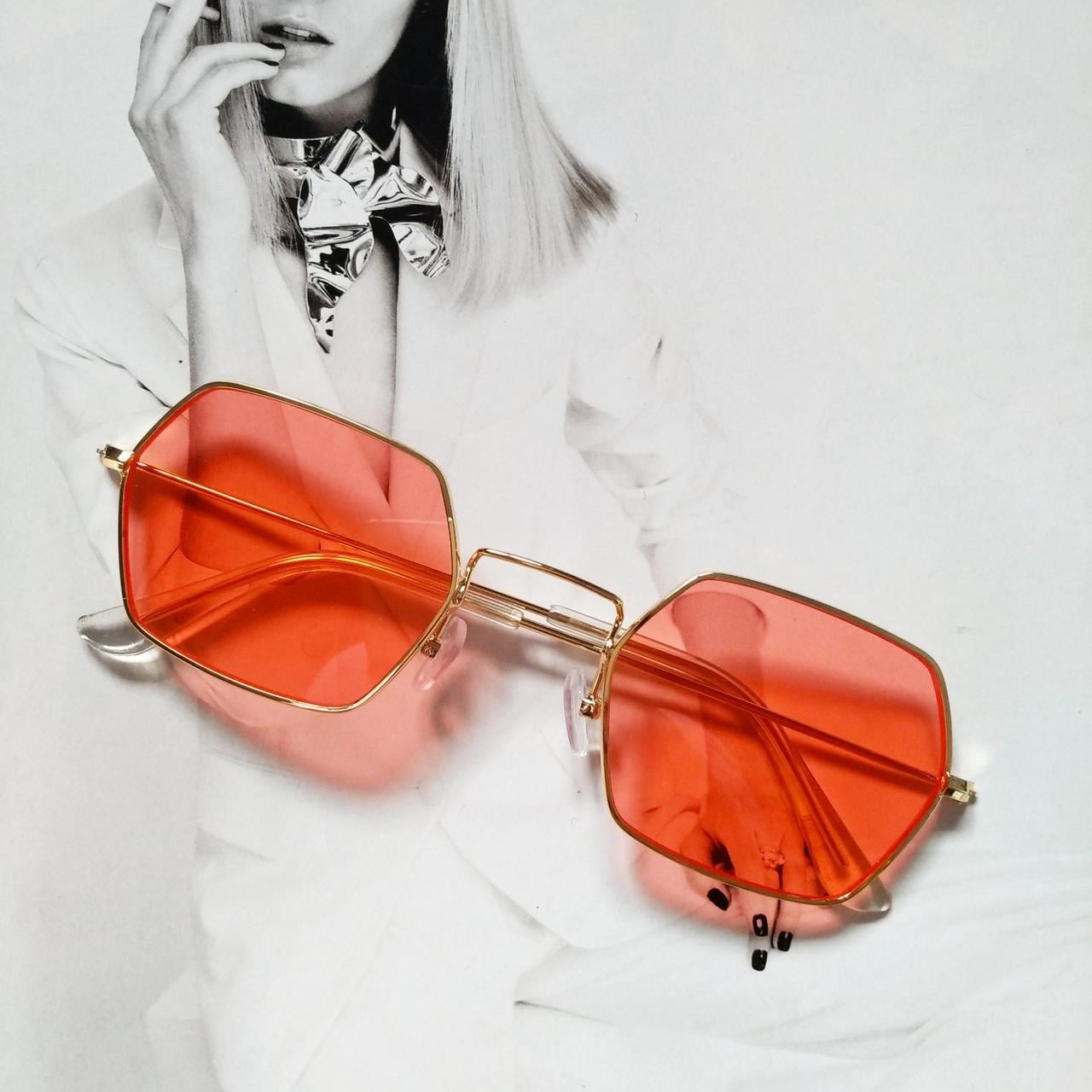 Солнцезащитные очки многоугольные с цветной линзой Красный