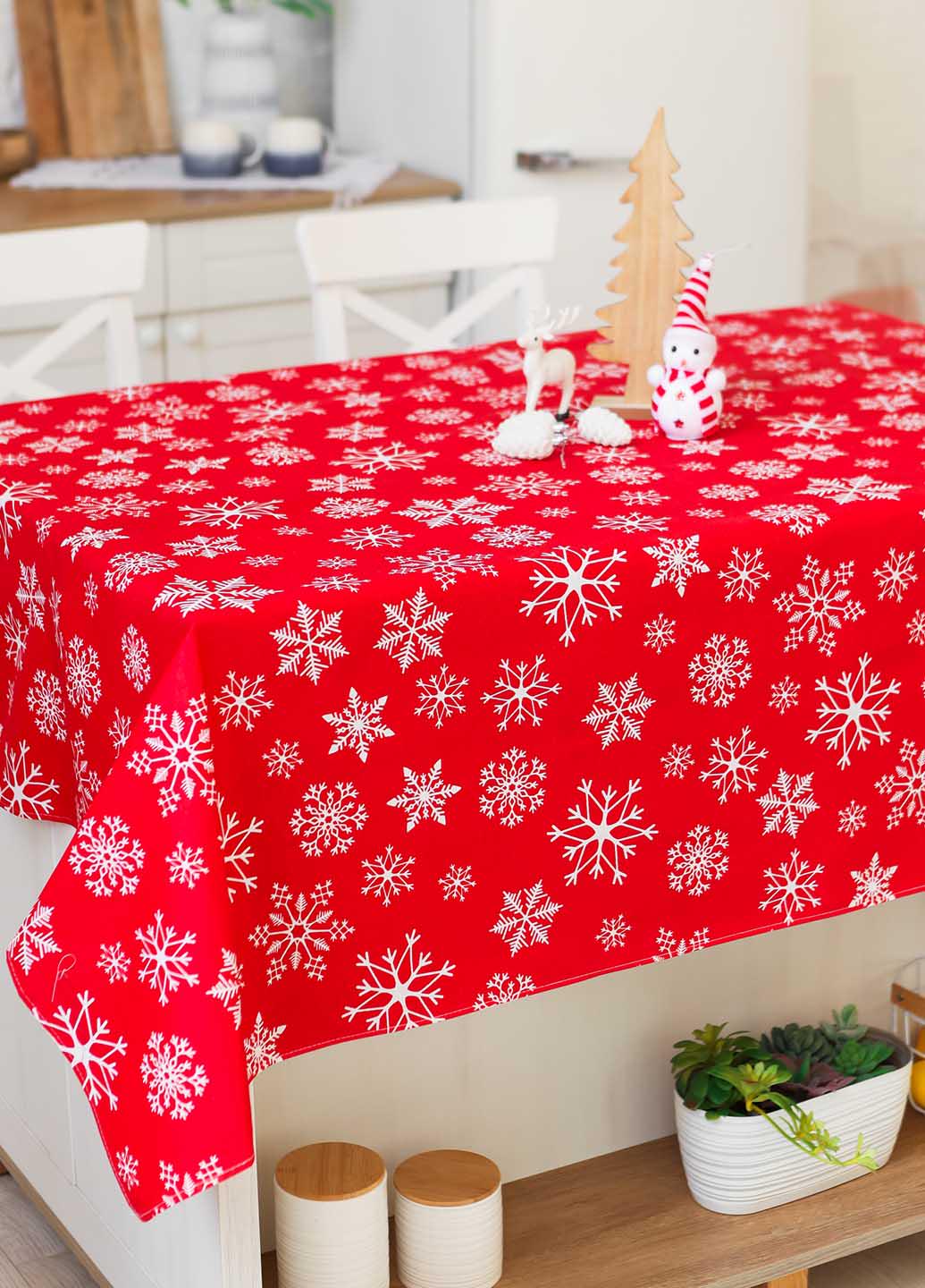 Скатертина новорічна бавовняна Сніжинки білі на червоному середній стіл 1,5х1,8 м (сбч18) - фото 4 Скатертина новорічна бавовняна Сніжинки білі на червоному середній стіл 1,5х1,8 м (сбч18) - фото 4