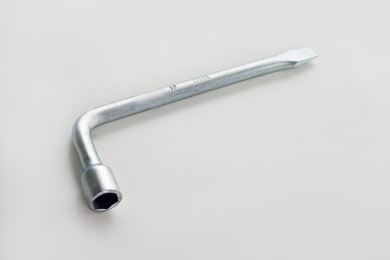 Ключ колесный Г-образный Сила 19х350 мм (202618)