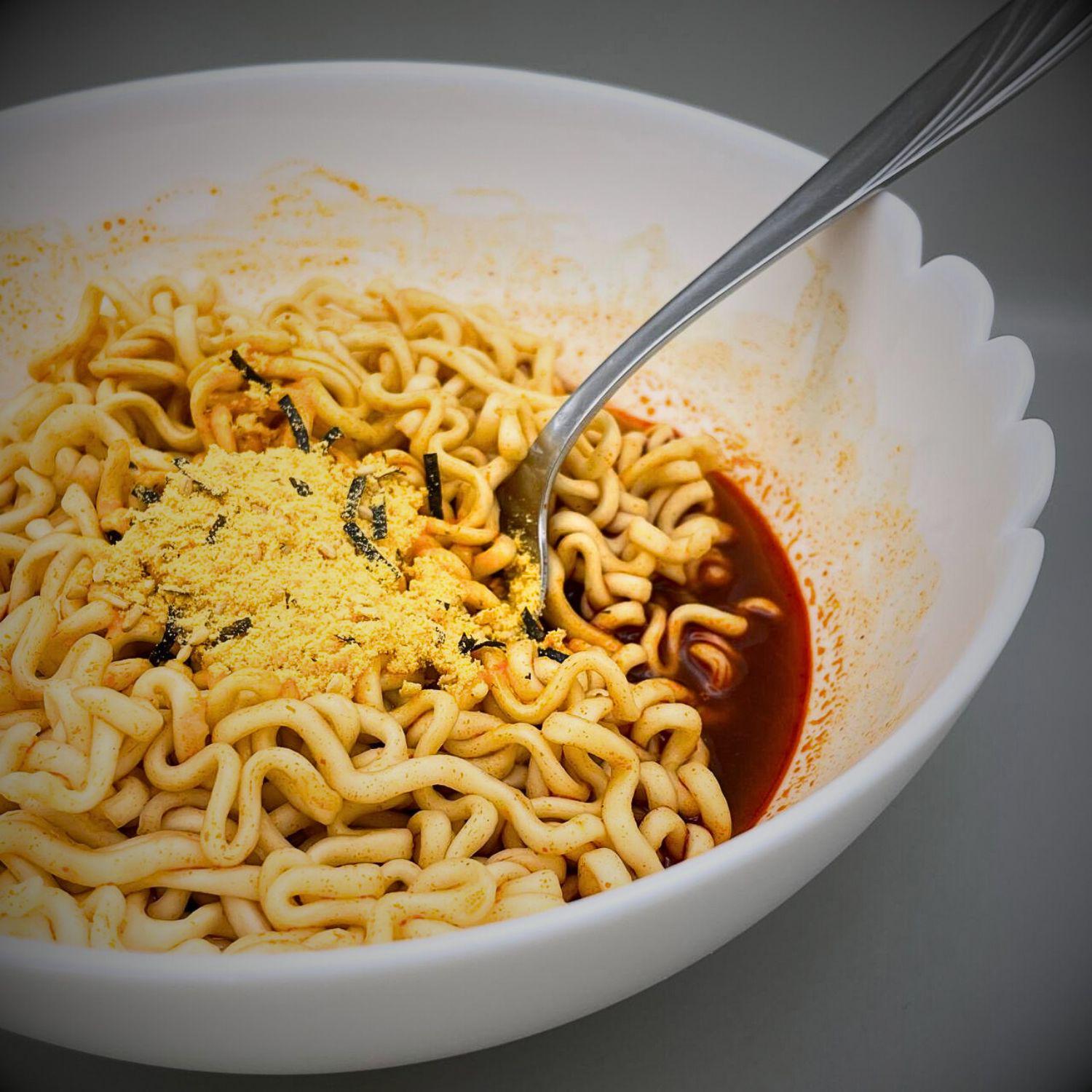 Лапша острая Buldak Samyang Ramen Cheese Chicken с творожным соусом 140 г (BUL-C-C-1) - фото 13 Лапша острая Buldak Samyang Ramen Cheese Chicken с творожным соусом 140 г (BUL-C-C-1) - фото 13