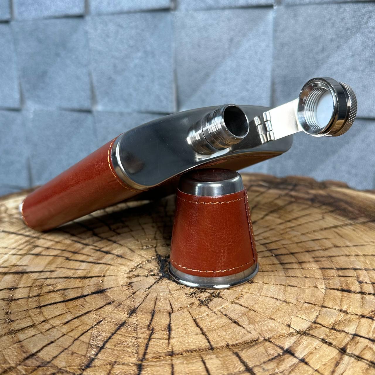 Набір фляга для алкоголю та 4 чарки з гербом у подарунковій коробці (61010) - фото 3 Набір фляга для алкоголю та 4 чарки з гербом у подарунковій коробці (61010) - фото 3