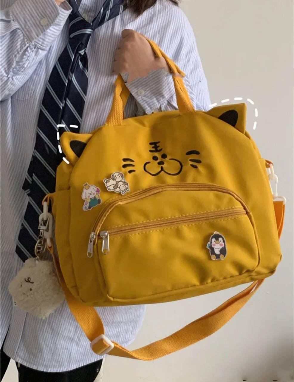 Сумка-рюкзак школьная для девочки котик с ушами с брелком/значками Ярко-желтый - фото 6 Сумка-рюкзак школьная для девочки котик с ушами с брелком/значками Ярко-желтый - фото 6
