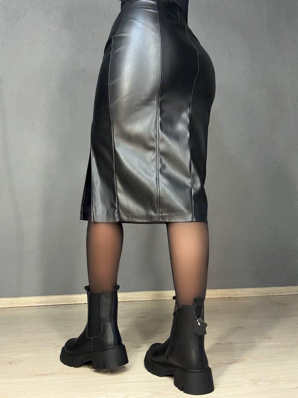 Юбка женская Gritana 125 из экокожи с разрезом меди 2XL Черный (5813) - фото 2 Юбка женская Gritana 125 из экокожи с разрезом меди 2XL Черный (5813) - фото 2