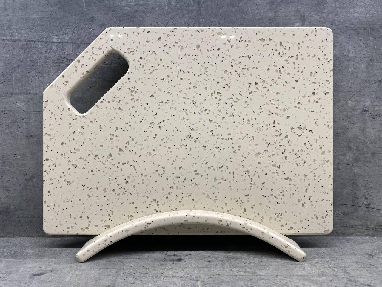 Доска кухонная Bosque на подставке из искусственного акрилового камня 350x250 мм (204) - фото 1 Доска кухонная Bosque на подставке из искусственного акрилового камня 350x250 мм (204) - фото 1