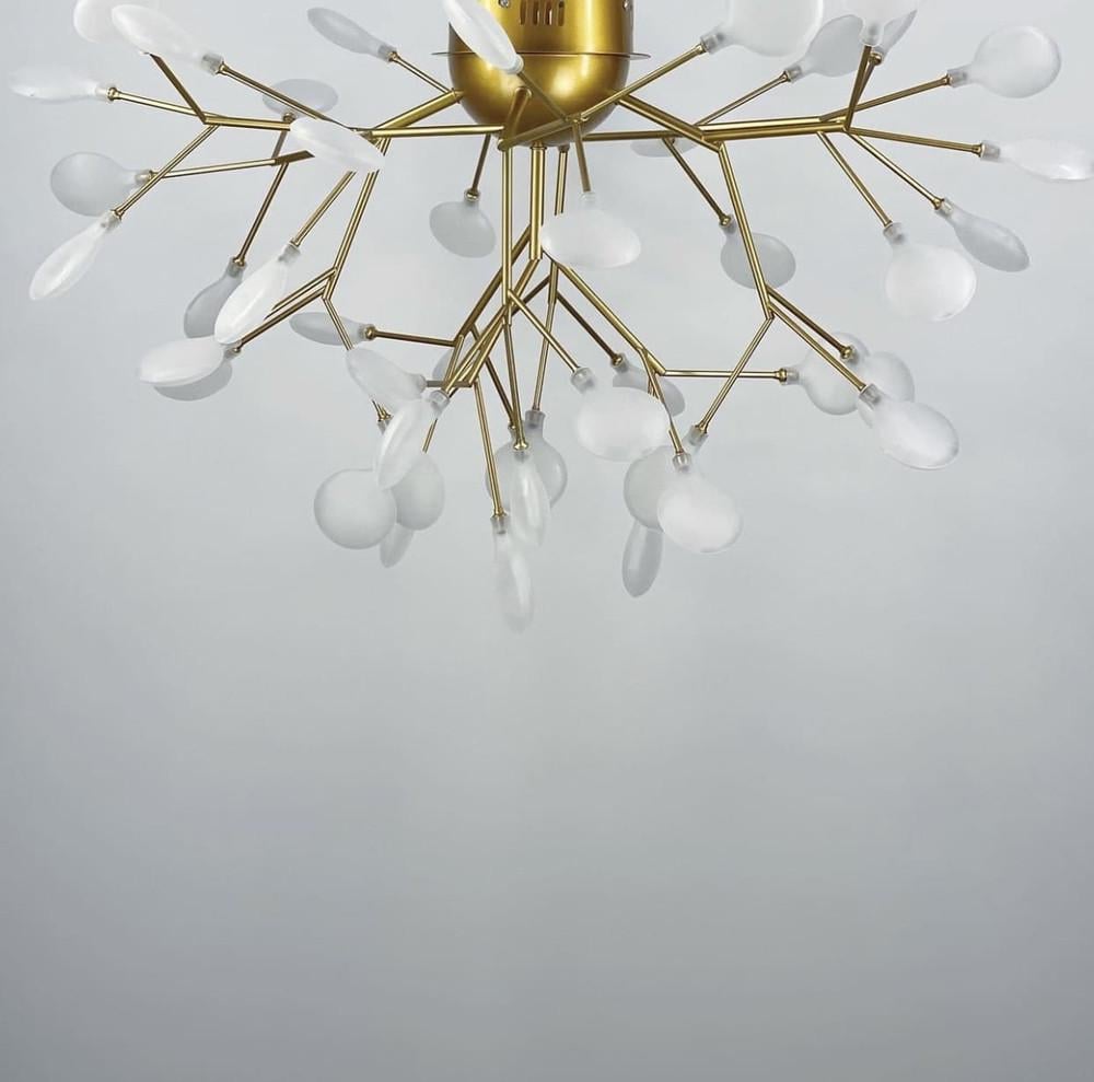 Светильник нежный с лепестками на 36 белых ламп Золотой (H 686/36 C GD)