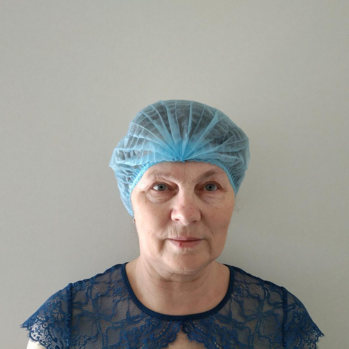 Шапочка одноразовая гофрированная Шарлотта нетканый спанбонд 100 шт./уп. Голубой (ME-2897) - фото 2 Шапочка одноразовая гофрированная Шарлотта нетканый спанбонд 100 шт./уп. Голубой (ME-2897) - фото 2