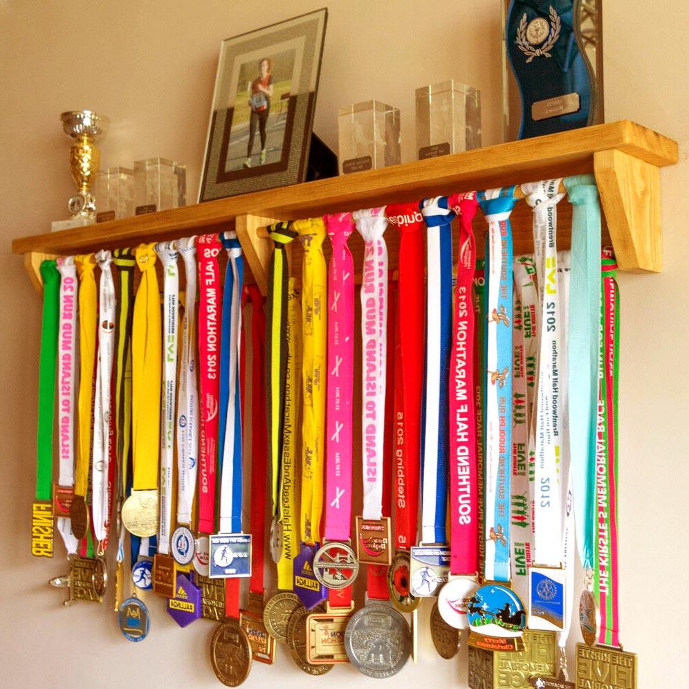 Полка для медалей из дерева Лавиния 80 Мускат (ПМЛ-801607)