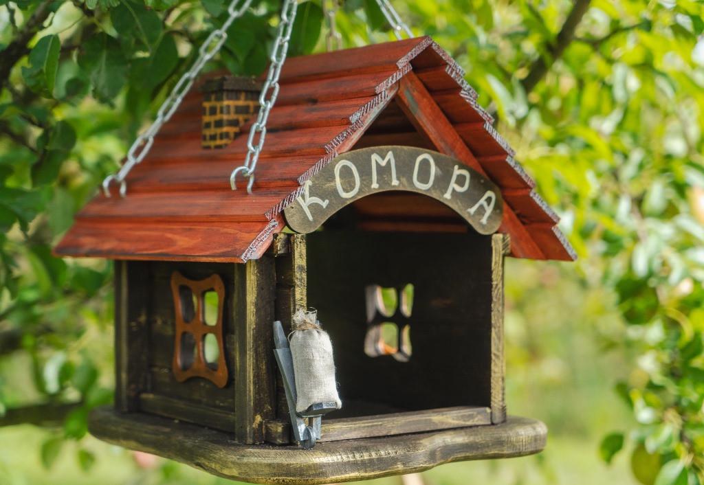 Кормушка для птиц подвесная Комора из древесины 29×27×34 см - фото 2 Кормушка для птиц подвесная Комора из древесины 29×27×34 см - фото 2