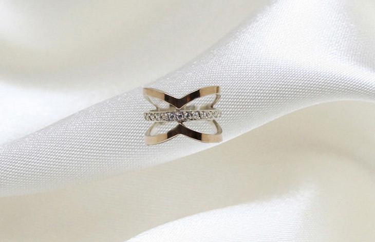 Кольцо серебряное с фианитом р. 17,5 3,32 г (1624262040) Кольцо серебряное с фианитом р. 17,5 3,32 г (1624262040)