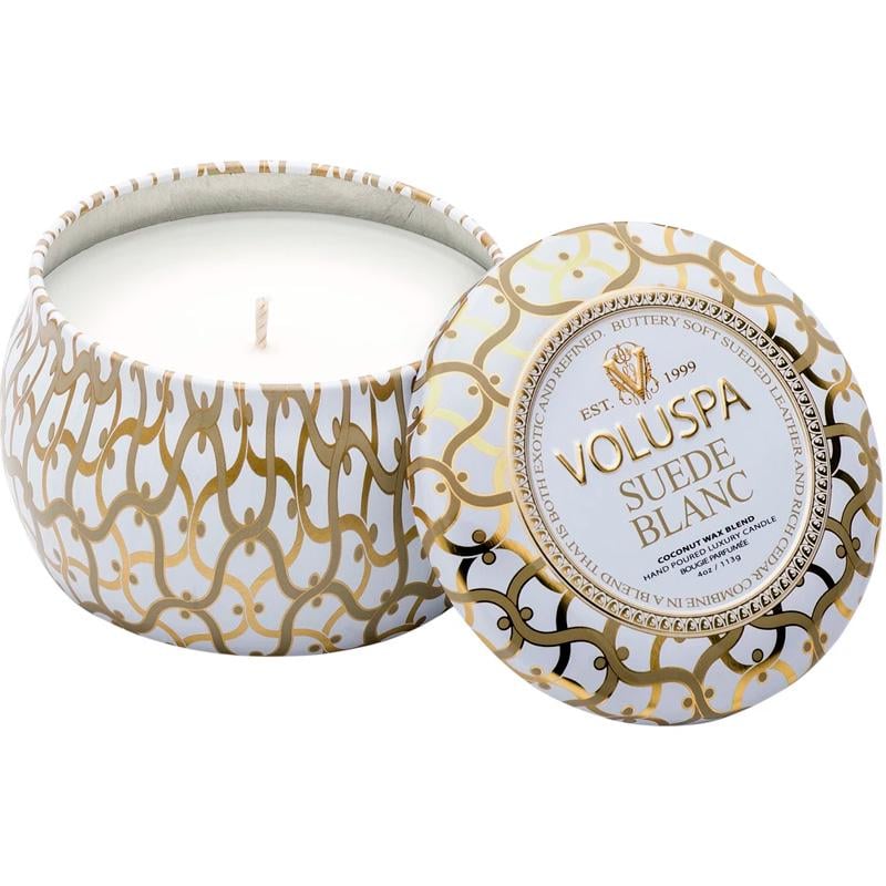 Свеча ароматическая Voluspa Maison Blanc Suede Blanc 113 г металлическая шкатулка (111000717)