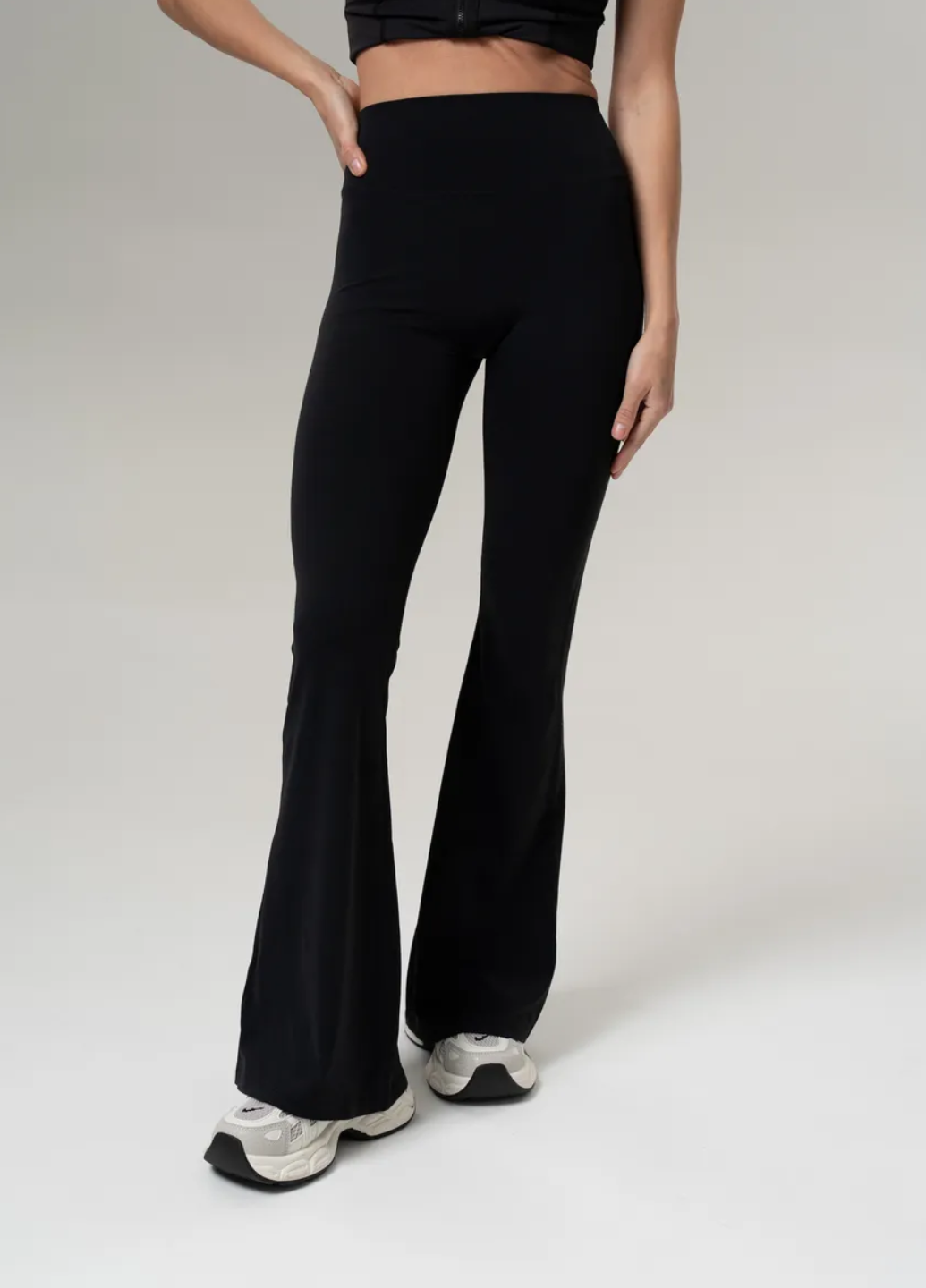 Лосины клеш с пуш ап эффектом женские однотонные для тренировок и повседневной носки XL Черный (70230/XL)