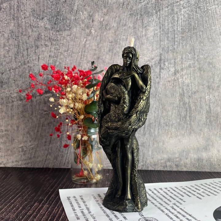 Свічка воскова Ангел з місяцем Чорний (1381)