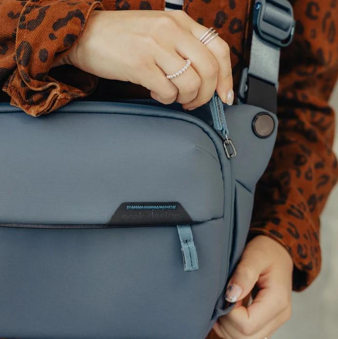 Сумка Peak Design Everyday Sling 3L Ocean (BEDS-3-DS-3) - фото 5