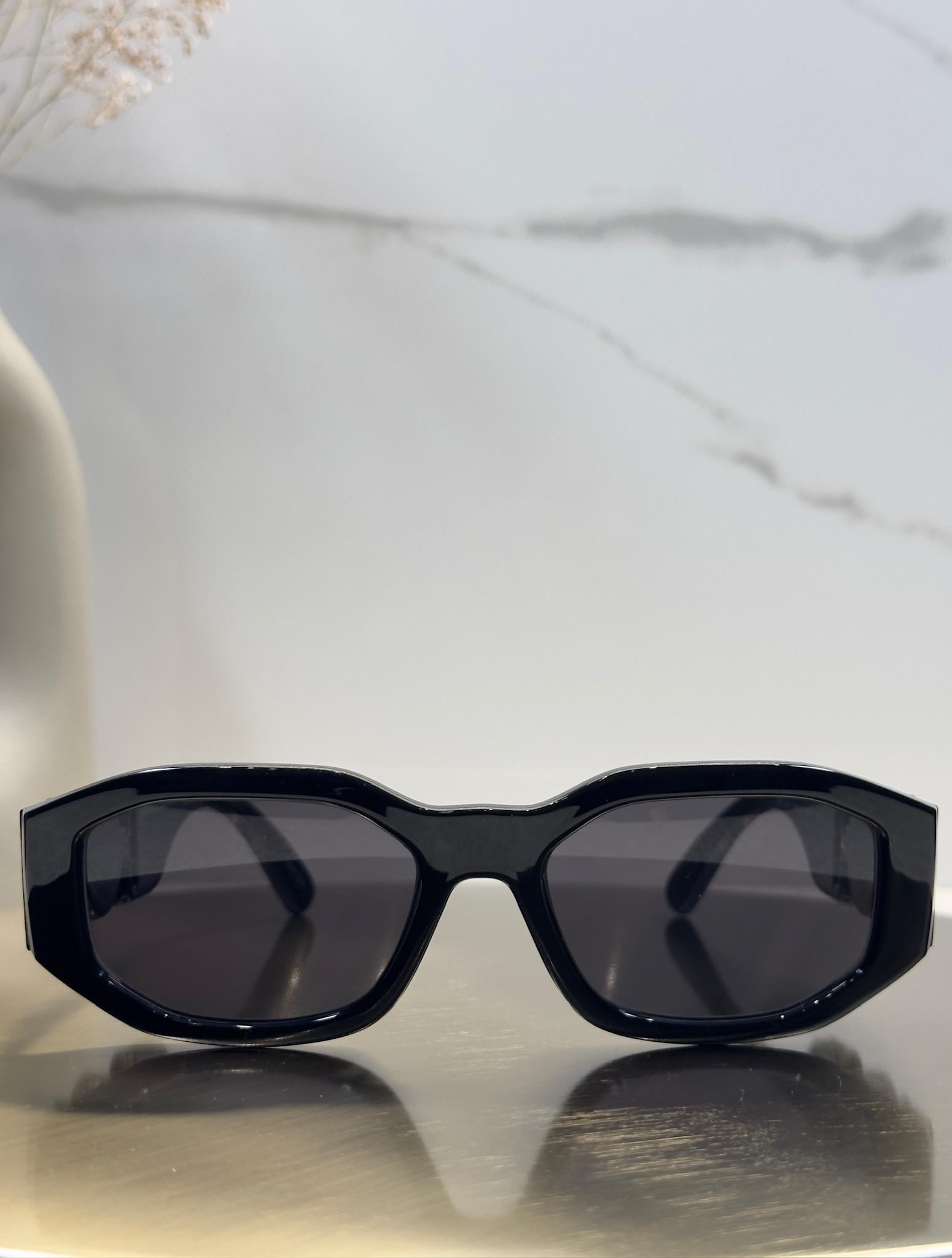 Солнцезащитные очки Versace Geometric Sunglasses VE4361 5360/87 Black Studded/Dark Grey