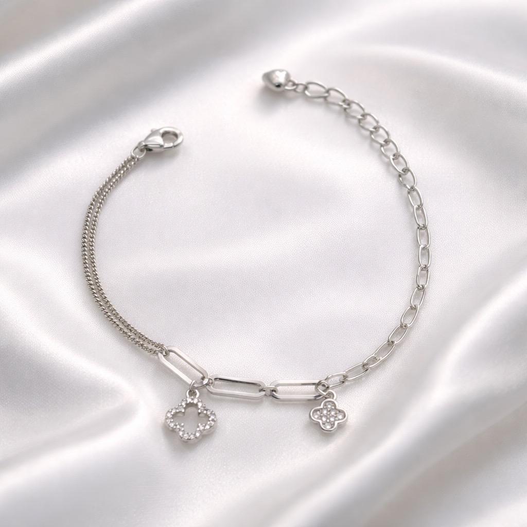 Браслет срібний комбінований з плетінням Якірне та тонким ланцюжком підвісами у формі квітки з прозорими фіанітами р. 17-20 см