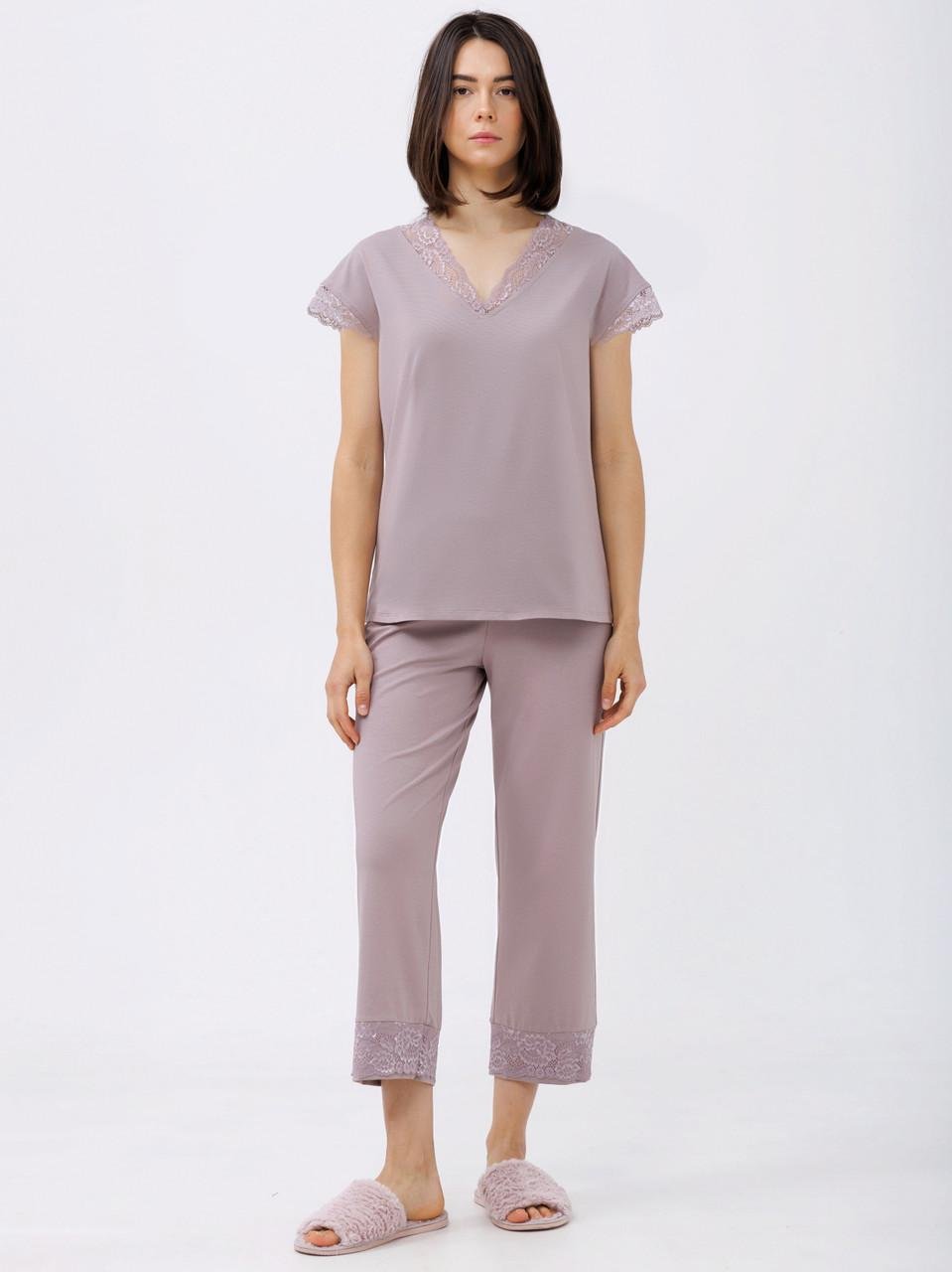 Пижама женская Roksana футболка/штаны-капри с кружевом хлопковая 4XL Пудровый (2453740744) Пижама женская Roksana футболка/штаны-капри с кружевом хлопковая 4XL Пудровый (2453740744)