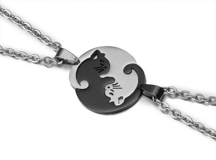 Парні кулони з котиками Інь Янь для кращих друзів що розділяються на окремих ланцюжках (R8030)