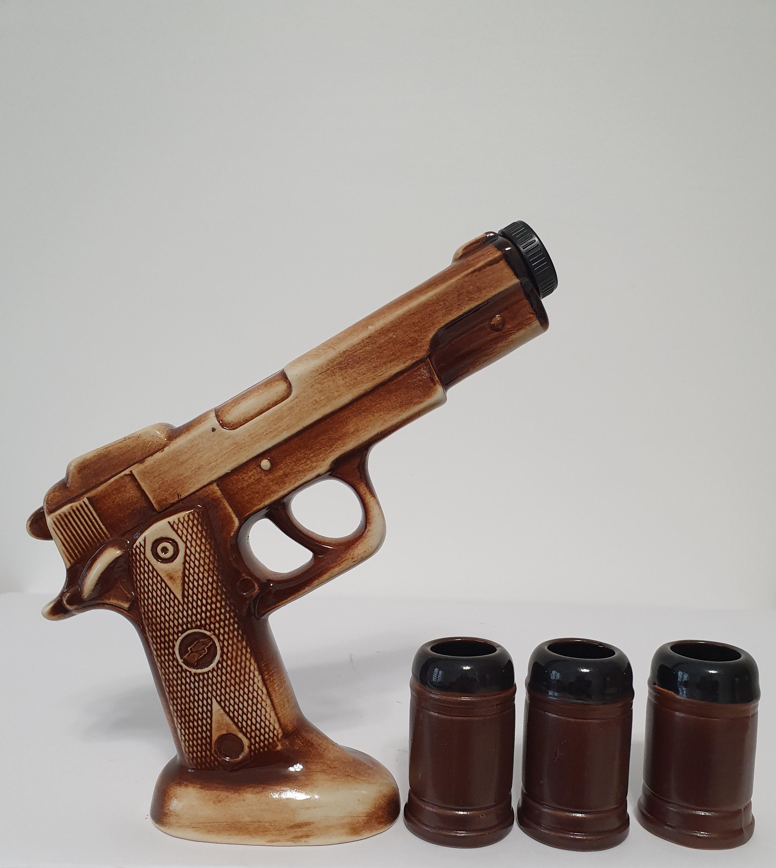 Подарочный набор для алкоголя штоф с рюмками Пистолет керамика (3243)