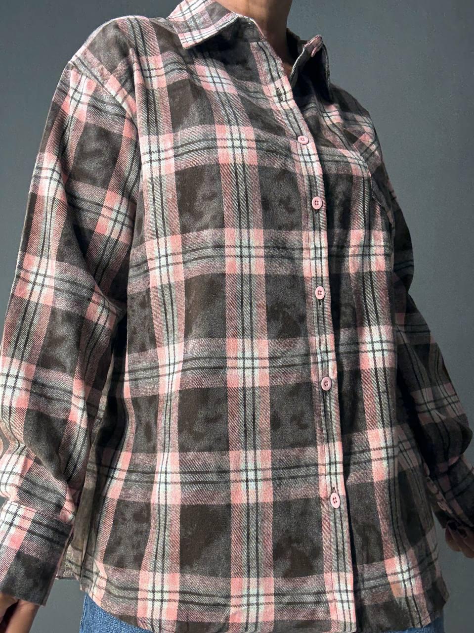 Сорочка жіноча YZY 7765 в клітинку оверсайз широка варена OS Коричневий (4921) - фото 9 Сорочка жіноча YZY 7765 в клітинку оверсайз широка варена OS Коричневий (4921) - фото 9