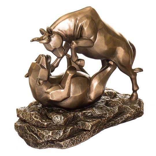 Статуэтка Veronese Схватка медведя и быка 16 см (77493A1)