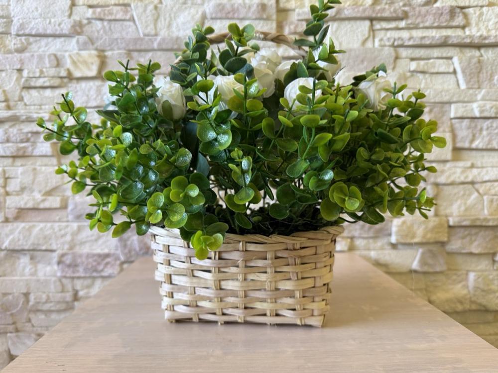 Корзина из лозы с букетом карликовых роз Пластмакс Белый (L026) - фото 2 Корзина из лозы с букетом карликовых роз Пластмакс Белый (L026) - фото 2