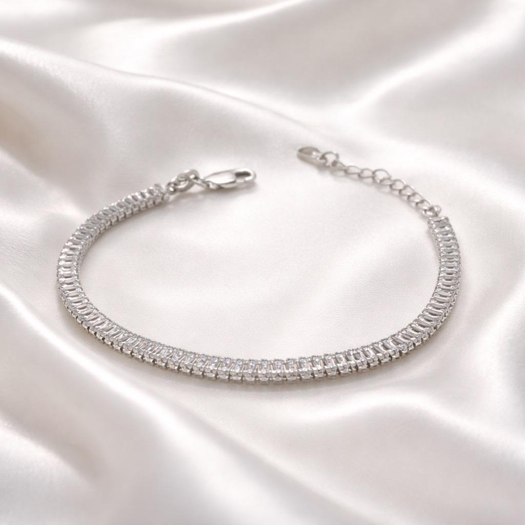 Браслет серебрянный с прозрачными камнями по всему кругу р. 17-20 см