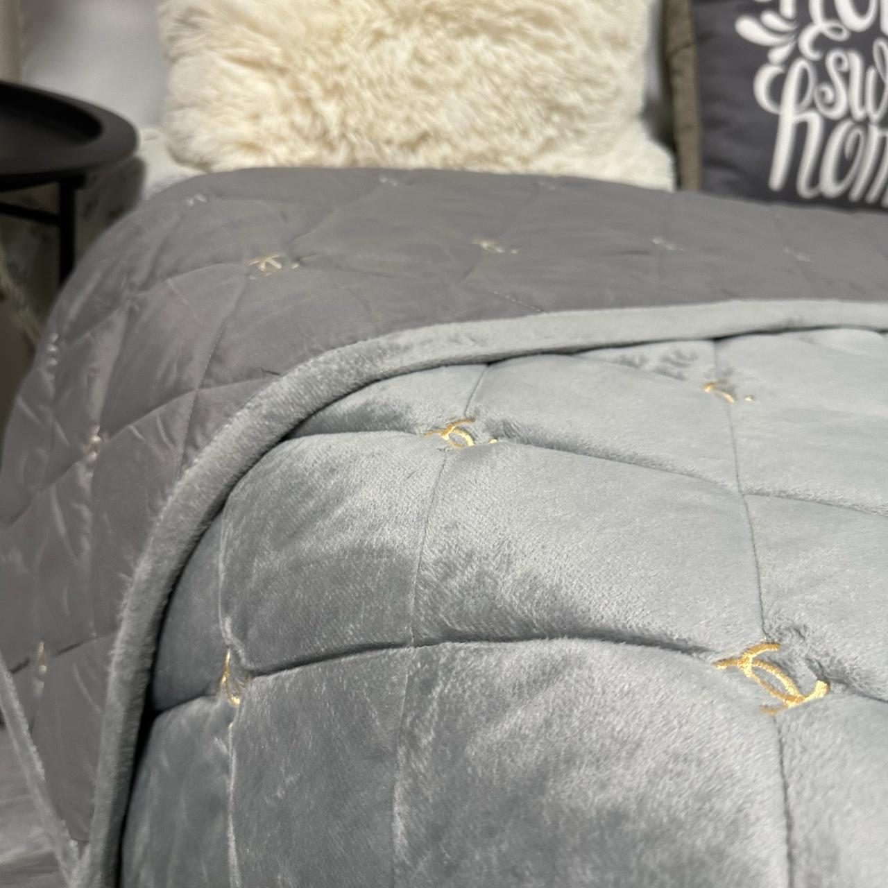 Покрывало на кровать велюровое полуторное 150x210 см Светло-серый (28821652) - фото 7 Покрывало на кровать велюровое полуторное 150x210 см Светло-серый (28821652) - фото 7