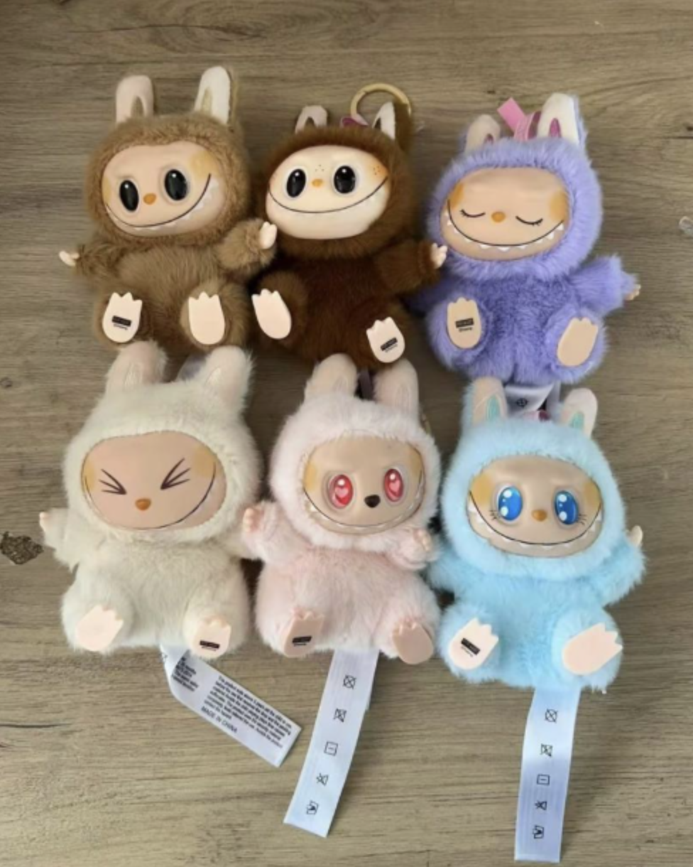 Іграшка-брелок Pop Mart Labubu Art The Monsters м'яка плюшева на рюкзак 17 см - фото 5 Іграшка-брелок Pop Mart Labubu Art The Monsters м'яка плюшева на рюкзак 17 см - фото 5