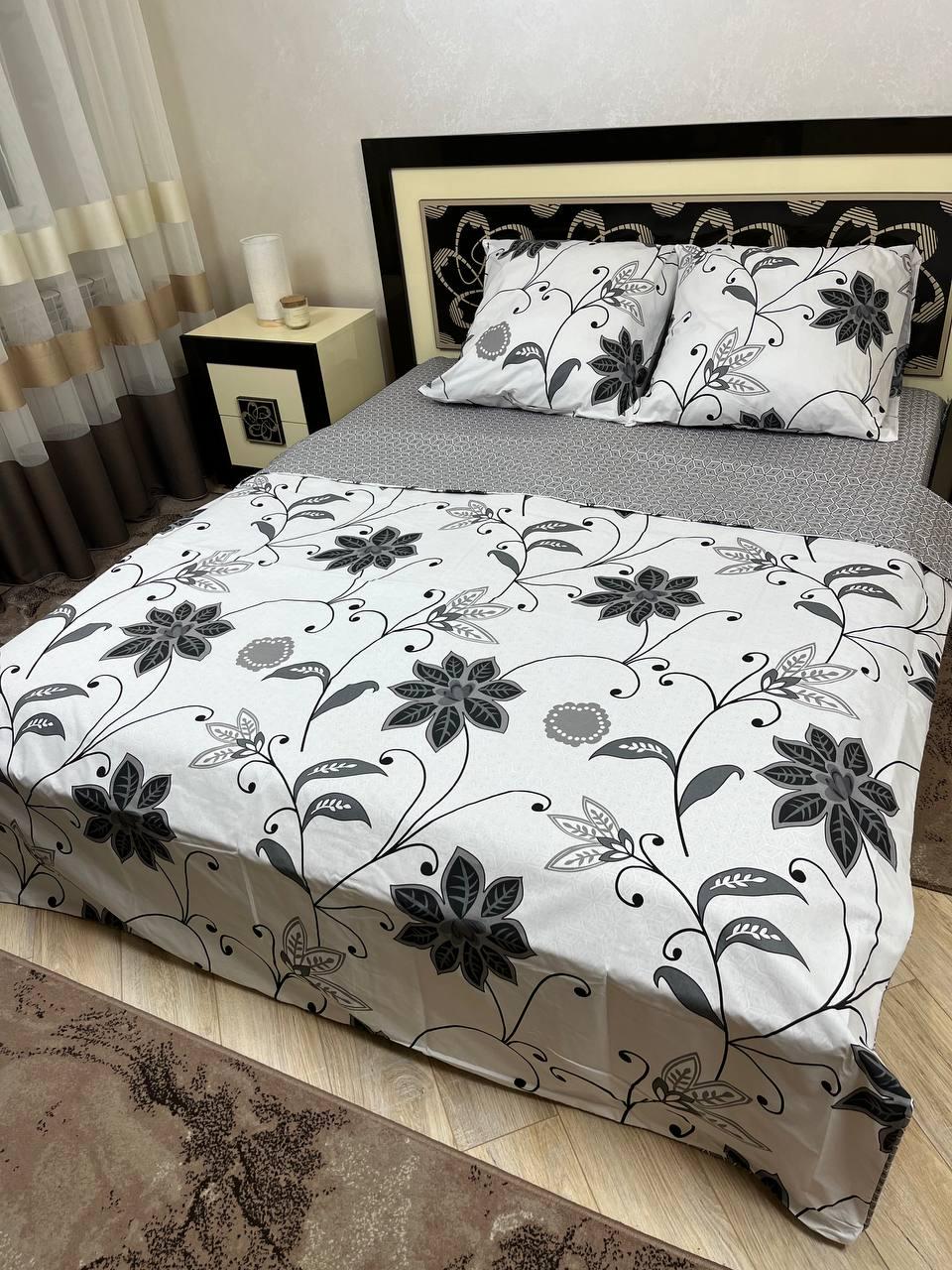 Комплект постільної білизни Квіти 200х220 см євро бавовняний 50х70 см Білий/Сірий