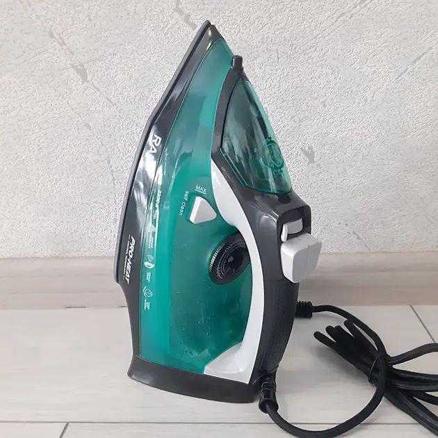 Утюг паровой с керамической подошвой RAF 1209G 120г/мин 2200 Вт 10,5х14х27 см с вертикальной отпаркой и защитой от накипи Утюг паровой с керамической подошвой RAF 1209G 120г/мин 2200 Вт 10,5х14х27 см с вертикальной отпаркой и защитой от накипи