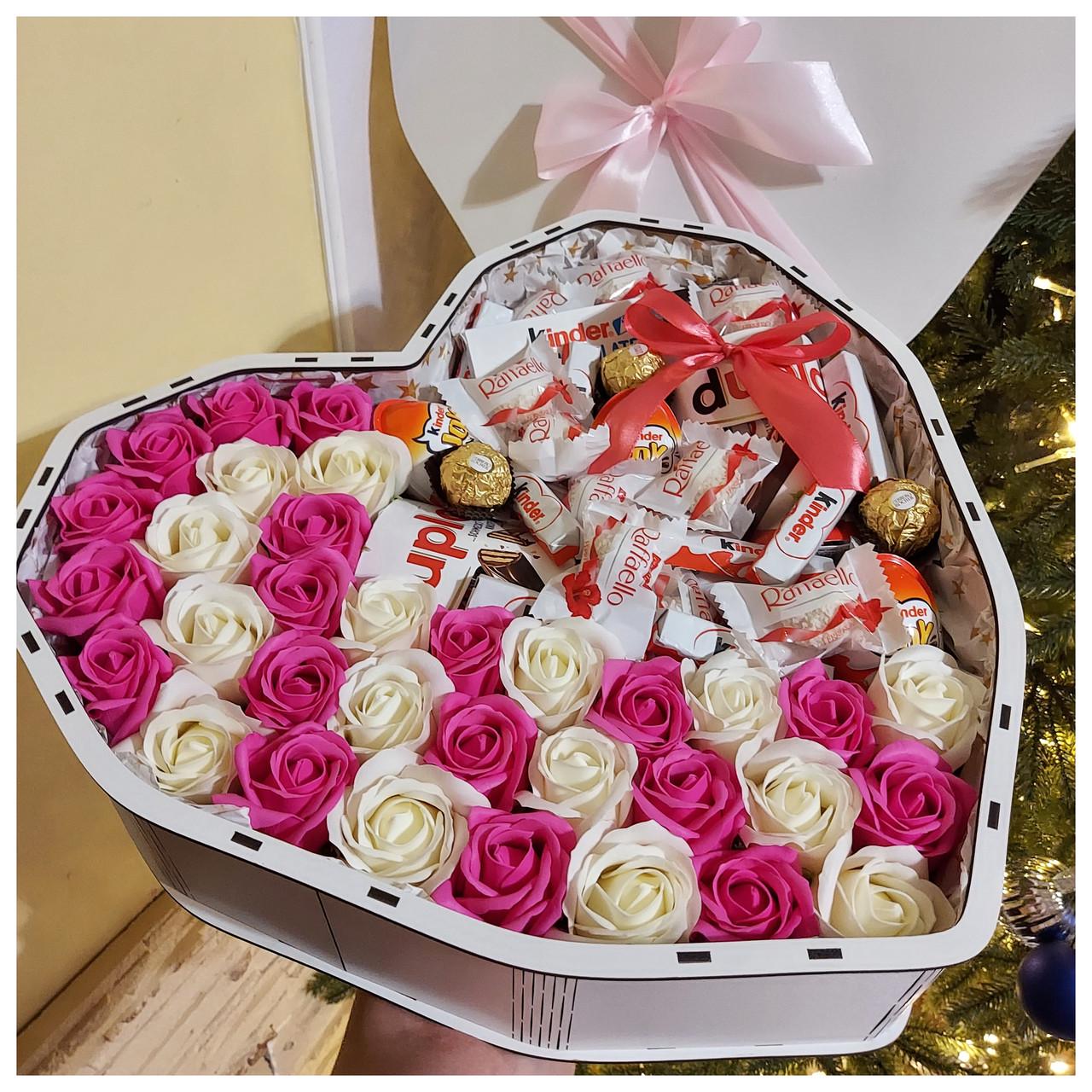 Подарунковий набір 8 березня з солодощами та квітами з мила (1781139290) - фото 3 Подарунковий набір 8 березня з солодощами та квітами з мила (1781139290) - фото 3