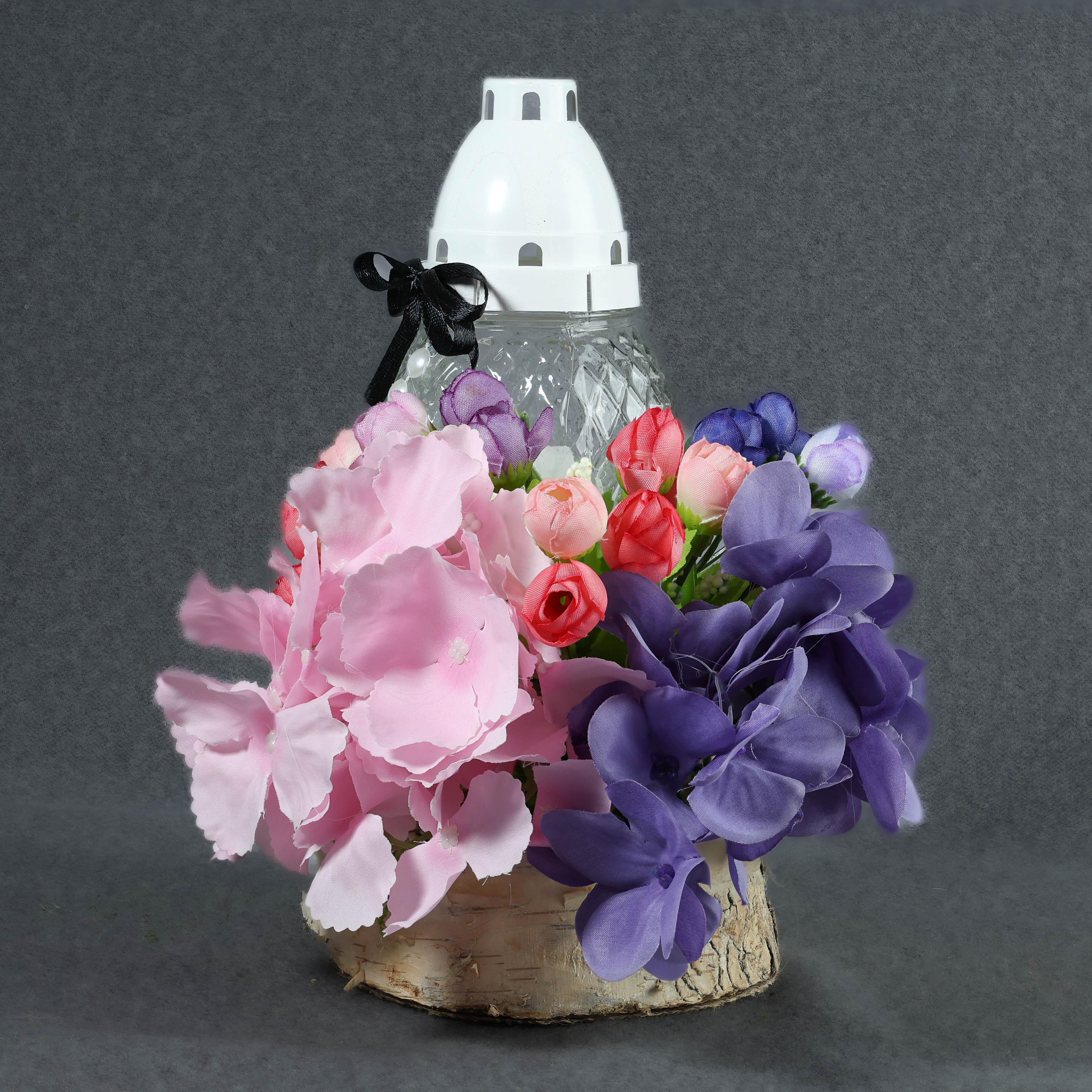 Композиція ДАЙС з штучних квітів та лампадою зі свічкою на дерев'яній основі 20 см (КК2020)