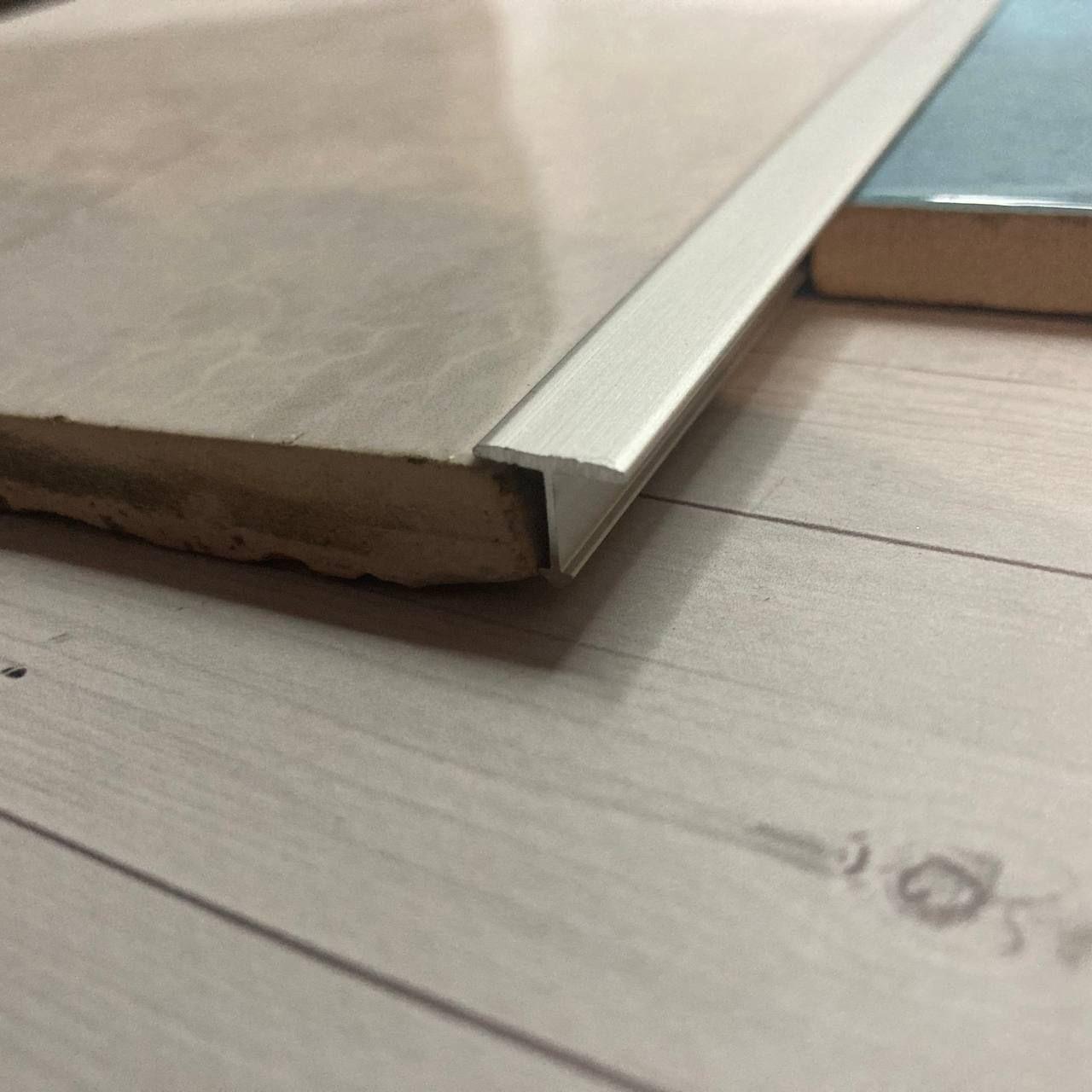 Т-профиль для плитки АТ 10 алюминиевый анод 2,7 м Серебристый (3АТ10271) - фото 2 Т-профиль для плитки АТ 10 алюминиевый анод 2,7 м Серебристый (3АТ10271) - фото 2