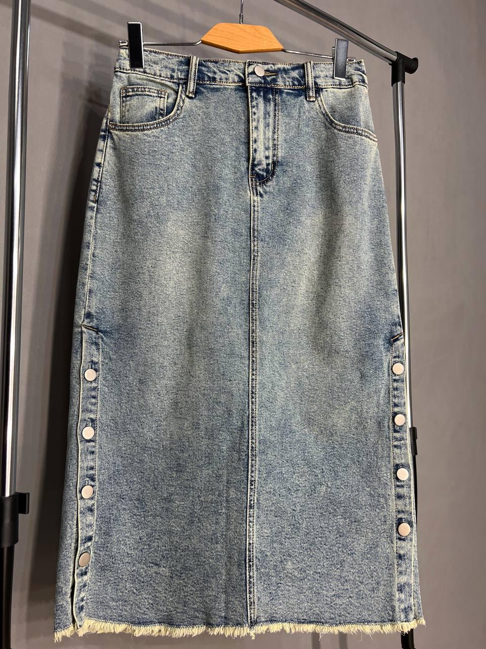 Юбка женская джинсовая Liana 381 ниже колена резинка на талии разрезы по бокам на пуговицах р. 33 Голубой (3578) - фото 10 Юбка женская джинсовая Liana 381 ниже колена резинка на талии разрезы по бокам на пуговицах р. 33 Голубой (3578) - фото 10