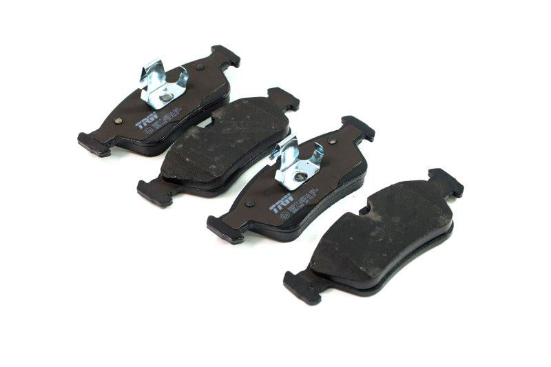 Колодки тормозные дисковые BMW 3 e46 передние (GDB1348 TRW Engine Components)